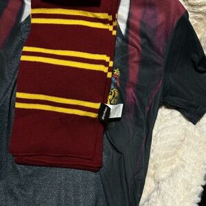 Harry Potter Gryffindor Scarf and T-Shirt Set